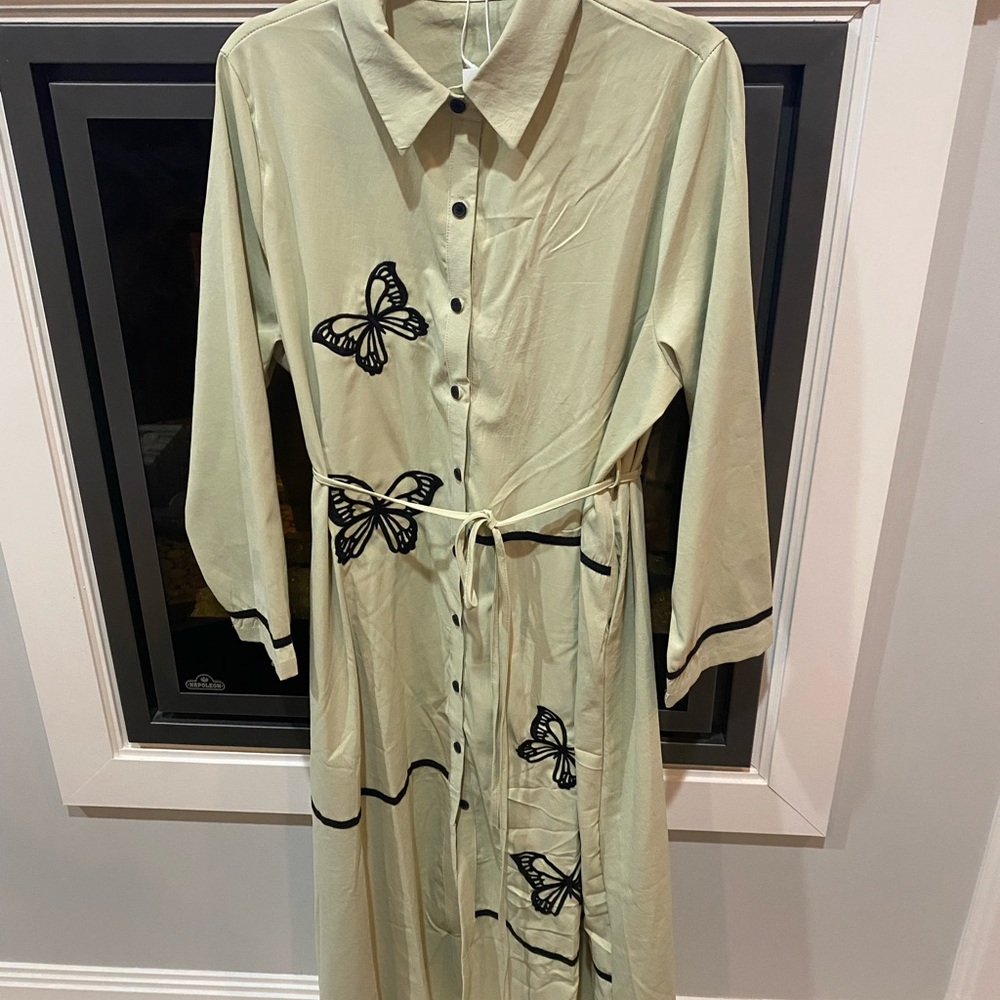 NWT F Lily F Long Sleeve Dress with Butterfly Design One Size